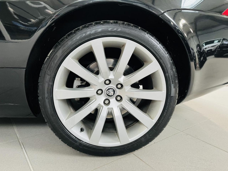 Photo 21 de l'offre de JAGUAR XK  Coupé V8 3.5 258 BVA 6 à 23990€ chez Occasions Champenoises