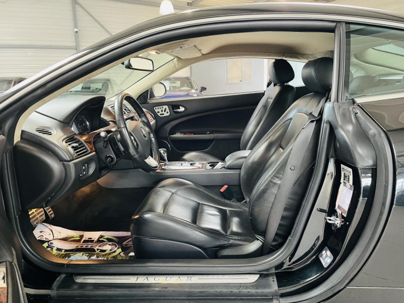 Photo 9 de l'offre de JAGUAR XK  Coupé V8 3.5 258 BVA 6 à 23990€ chez Occasions Champenoises