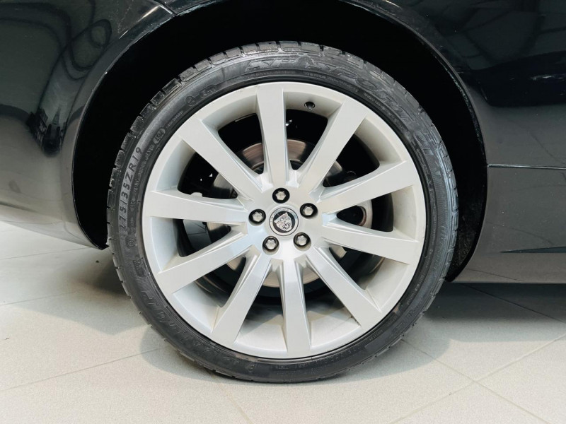 Photo 22 de l'offre de JAGUAR XK  Coupé V8 3.5 258 BVA 6 à 23990€ chez Occasions Champenoises