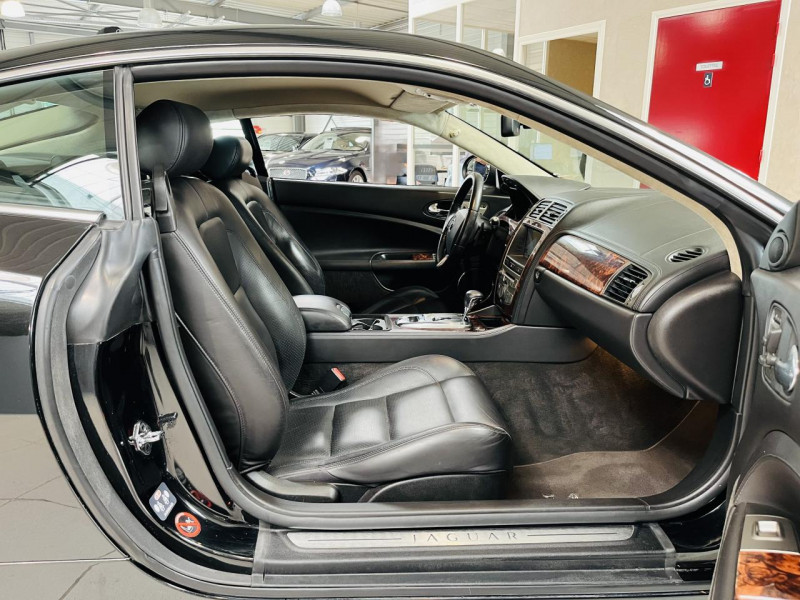 Photo 14 de l'offre de JAGUAR XK  Coupé V8 3.5 258 BVA 6 à 23990€ chez Occasions Champenoises