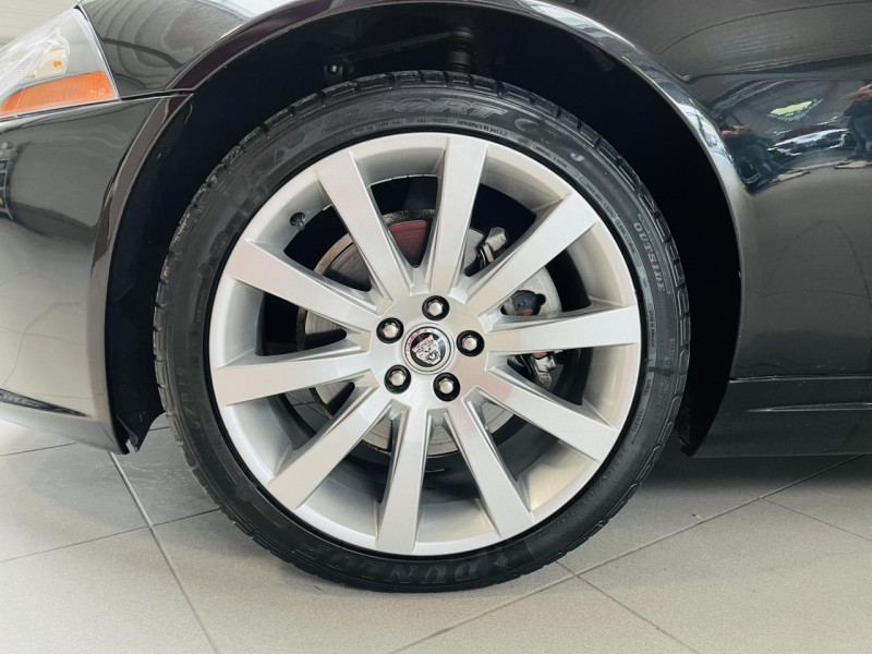 Photo 20 de l'offre de JAGUAR XK  Coupé V8 3.5 258 BVA 6 à 23990€ chez Occasions Champenoises