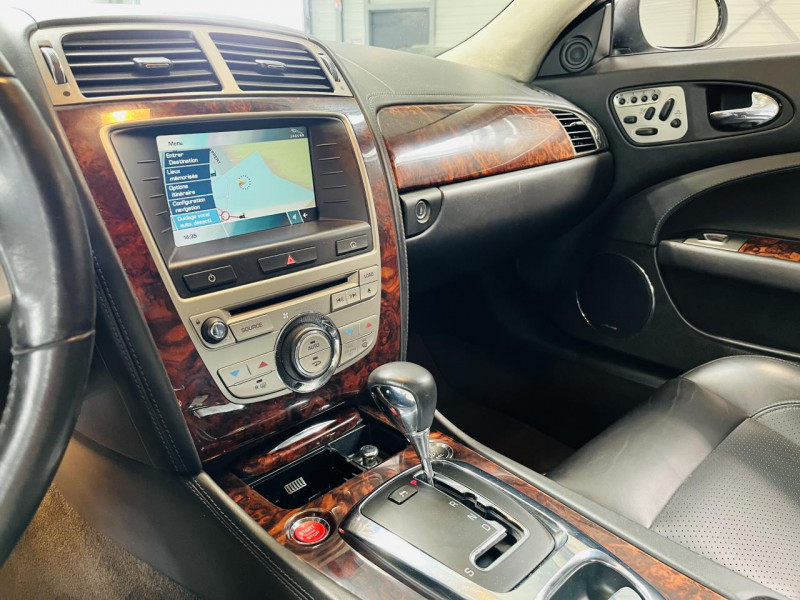 Photo 5 de l'offre de JAGUAR XK  Coupé V8 3.5 258 BVA 6 à 23990€ chez Occasions Champenoises