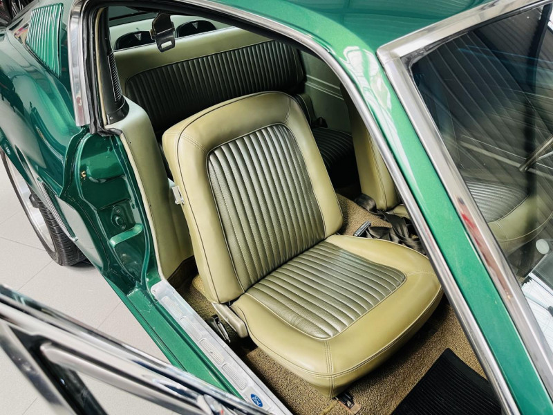 Photo 11 de l'offre de FORD MUSTANG FASTBACK V8 302ci 290HP BVM 5 à 89990€ chez Occasions Champenoises