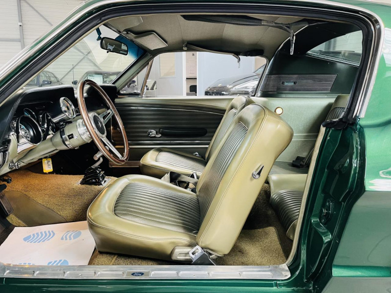 Photo 8 de l'offre de FORD MUSTANG FASTBACK V8 302ci 290HP BVM 5 à 89990€ chez Occasions Champenoises