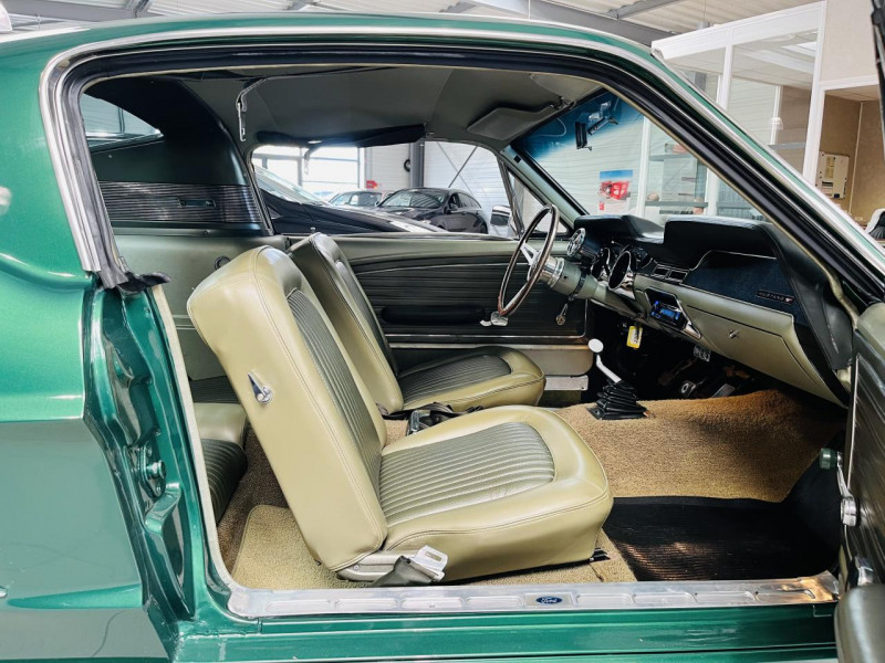 Photo 10 de l'offre de FORD MUSTANG FASTBACK V8 302ci 290HP BVM 5 à 89990€ chez Occasions Champenoises