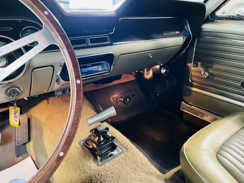 Photo 5 de l'offre de FORD MUSTANG FASTBACK V8 302ci 290HP BVM 5 à 89990€ chez Occasions Champenoises