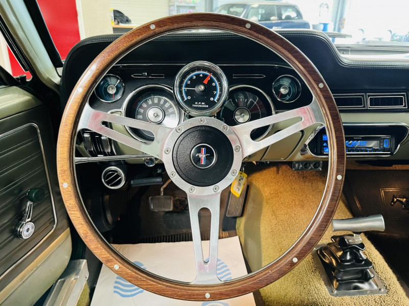 Photo 4 de l'offre de FORD MUSTANG FASTBACK V8 302ci 290HP BVM 5 à 89990€ chez Occasions Champenoises