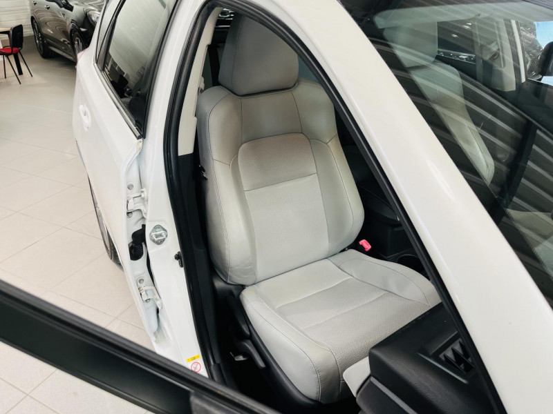 Photo 15 de l'offre de TOYOTA AURIS Hybride 136h CVT Style à 12990€ chez Occasions Champenoises