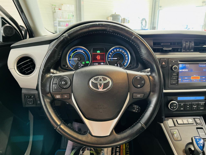 Photo 4 de l'offre de TOYOTA AURIS Hybride 136h CVT Style à 12990€ chez Occasions Champenoises