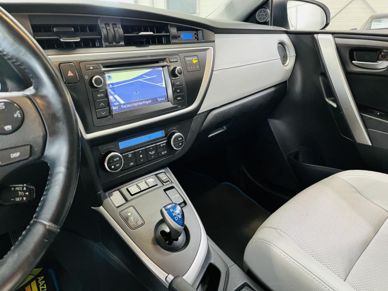 Photo 5 de l'offre de TOYOTA AURIS Hybride 136h CVT Style à 12990€ chez Occasions Champenoises