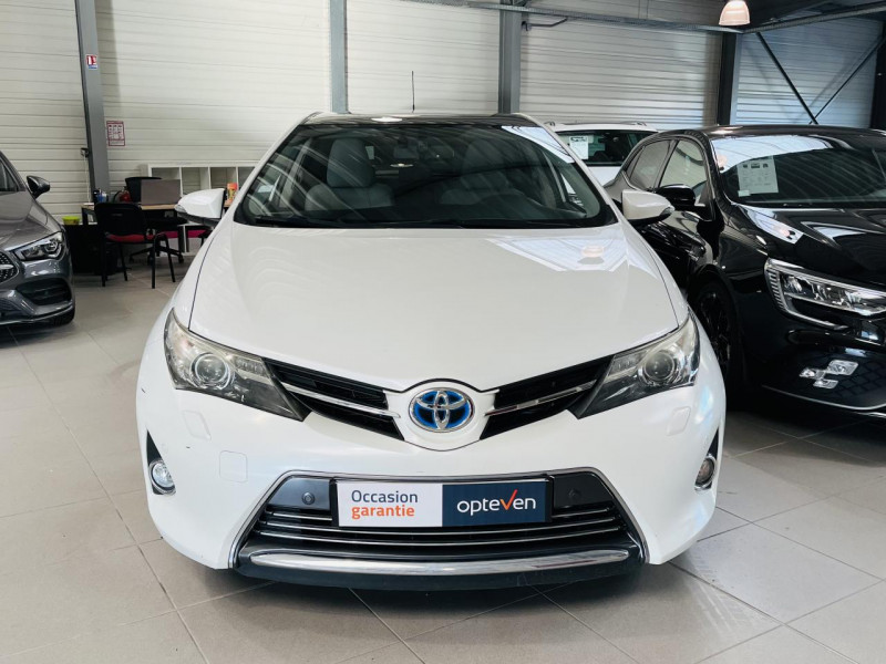 Photo 2 de l'offre de TOYOTA AURIS Hybride 136h CVT Style à 12990€ chez Occasions Champenoises