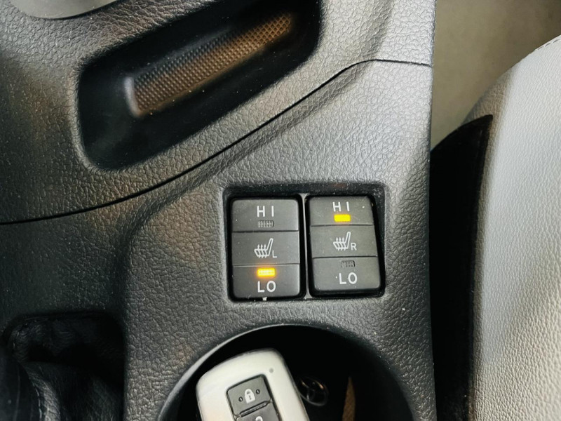 Photo 8 de l'offre de TOYOTA AURIS Hybride 136h CVT Style à 12990€ chez Occasions Champenoises