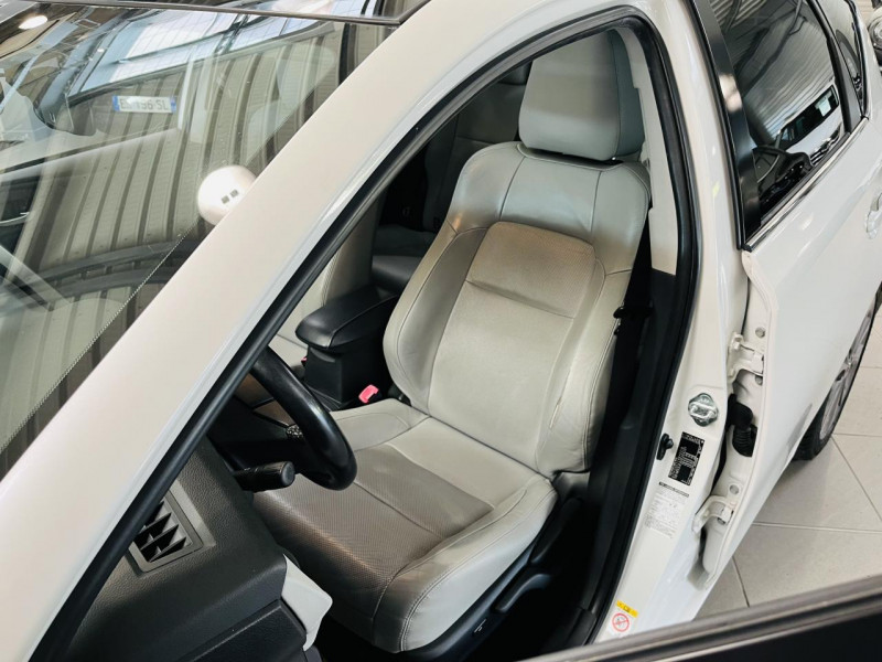 Photo 9 de l'offre de TOYOTA AURIS Hybride 136h CVT Style à 12990€ chez Occasions Champenoises