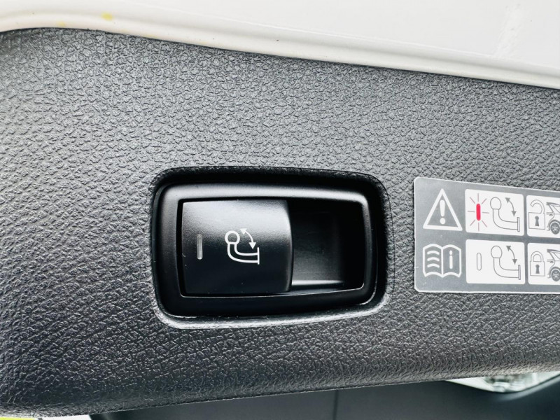 Photo 16 de l'offre de MERCEDES-BENZ GLE  500 e 7G-Tronic Plus 4Matic Sportline à 36990€ chez Occasions Champenoises