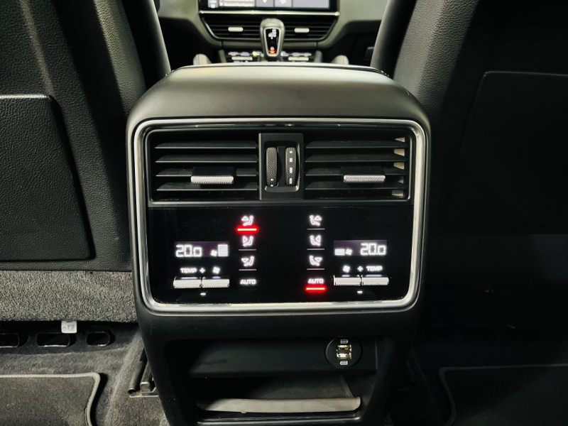 Photo 17 de l'offre de PORSCHE CAYENNE S 2.9i V6 440 Tiptronic à 59990€ chez Occasions Champenoises