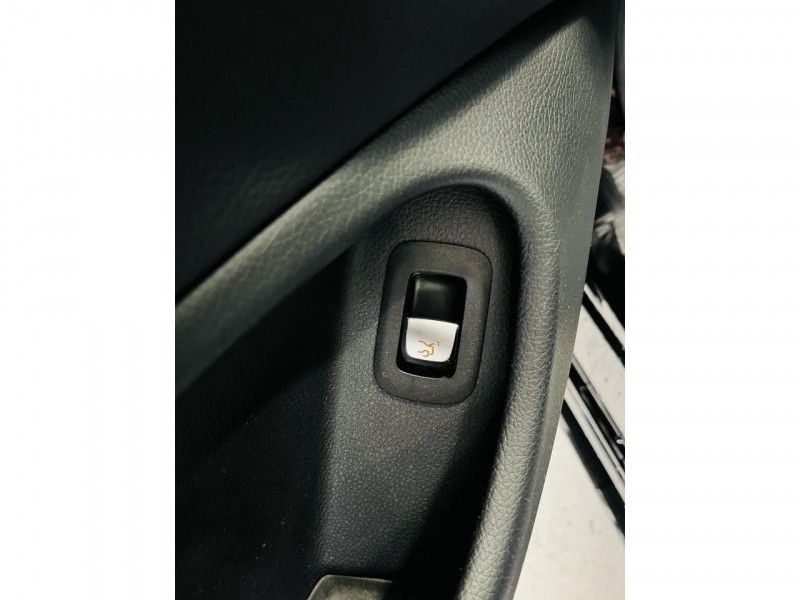 Photo 14 de l'offre de MERCEDES-BENZ CLASSE C COUPE 220 d 9G-Tronic AMG Line à 28990€ chez Occasions Champenoises