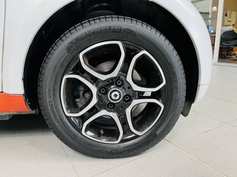 Photo 19 de l'offre de SMART FORTWO CABRIO 1.0 71 ch S&S BA6 Pure à 11990€ chez Occasions Champenoises