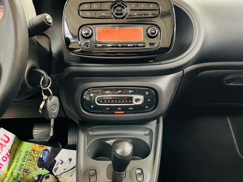 Photo 7 de l'offre de SMART FORTWO CABRIO 1.0 71 ch S&S BA6 Pure à 11990€ chez Occasions Champenoises