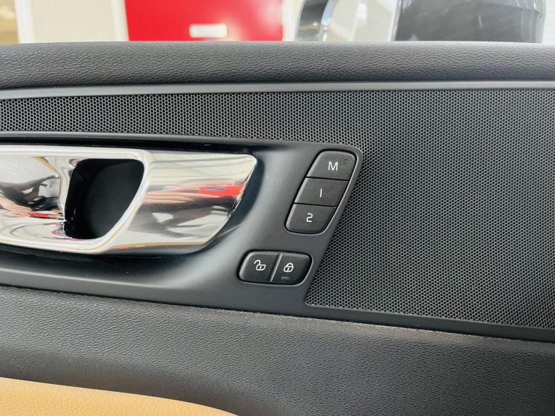 Photo 12 de l'offre de VOLVO XC60 BUSINESS  D4 AWD 190 ch Geatronic8 Business Executive à 26990€ chez Occasions Champenoises