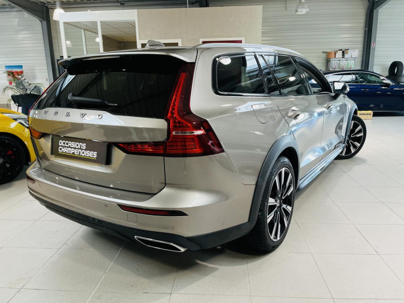 Photo 22 de l'offre de VOLVO V60 CROSS COUNTRY  D3 AWD 150 ch Geartronic 8 Pro à 33990€ chez Occasions Champenoises