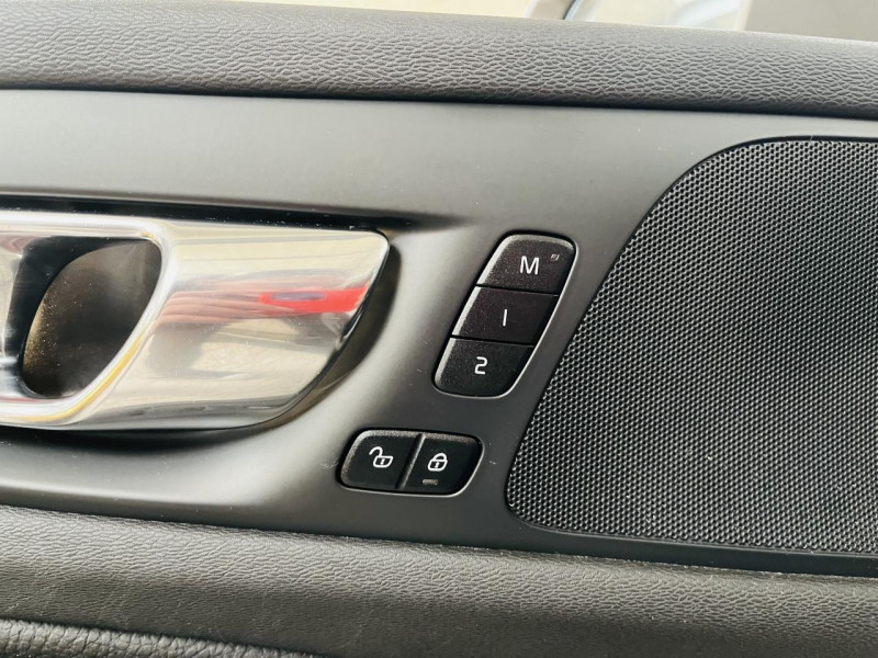 Photo 12 de l'offre de VOLVO V60 CROSS COUNTRY  D3 AWD 150 ch Geartronic 8 Pro à 33990€ chez Occasions Champenoises