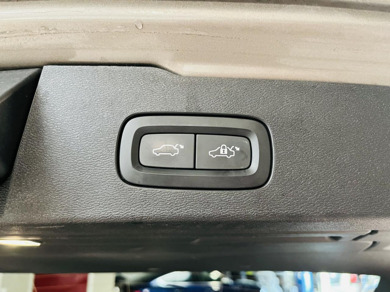 Photo 15 de l'offre de VOLVO V60 CROSS COUNTRY  D3 AWD 150 ch Geartronic 8 Pro à 33990€ chez Occasions Champenoises