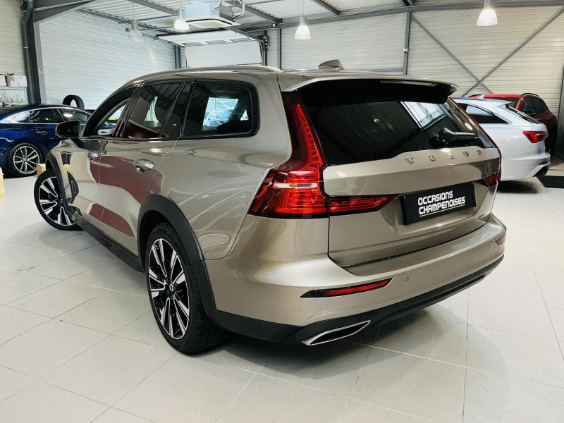 Photo 19 de l'offre de VOLVO V60 CROSS COUNTRY  D3 AWD 150 ch Geartronic 8 Pro à 33990€ chez Occasions Champenoises