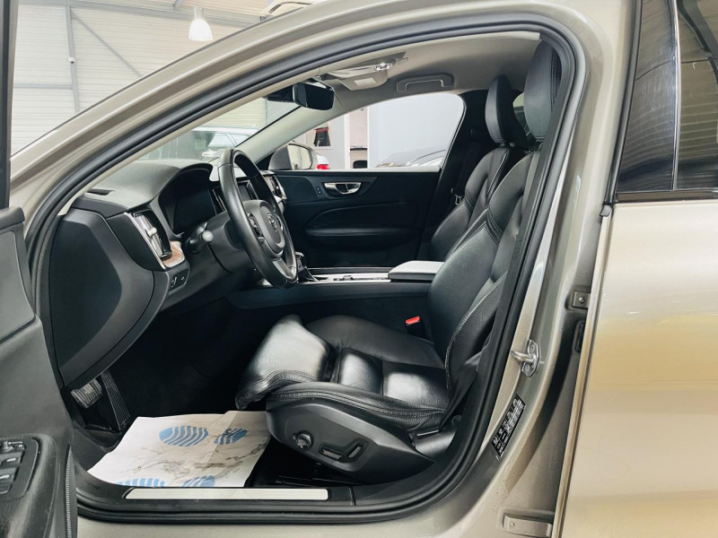 Photo 10 de l'offre de VOLVO V60 CROSS COUNTRY  D3 AWD 150 ch Geartronic 8 Pro à 33990€ chez Occasions Champenoises