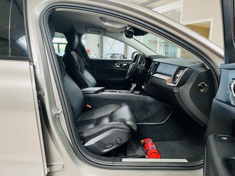 Photo 17 de l'offre de VOLVO V60 CROSS COUNTRY  D3 AWD 150 ch Geartronic 8 Pro à 33990€ chez Occasions Champenoises
