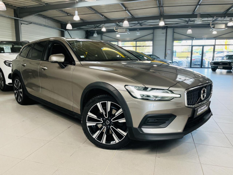 Volvo V60 CROSS COUNTRY  D3 AWD 150 ch Geartronic 8 Pro DIESEL PEBBLE GREY Occasion à vendre