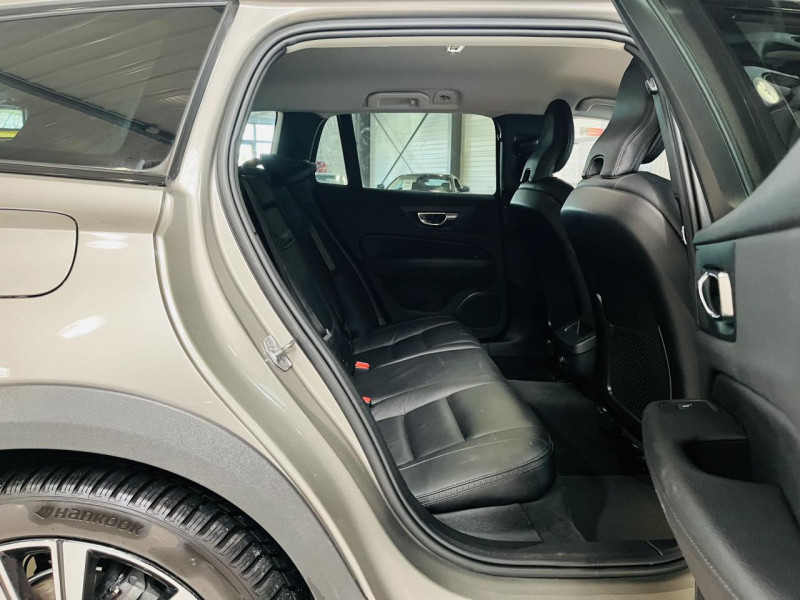 Photo 16 de l'offre de VOLVO V60 CROSS COUNTRY  D3 AWD 150 ch Geartronic 8 Pro à 33990€ chez Occasions Champenoises