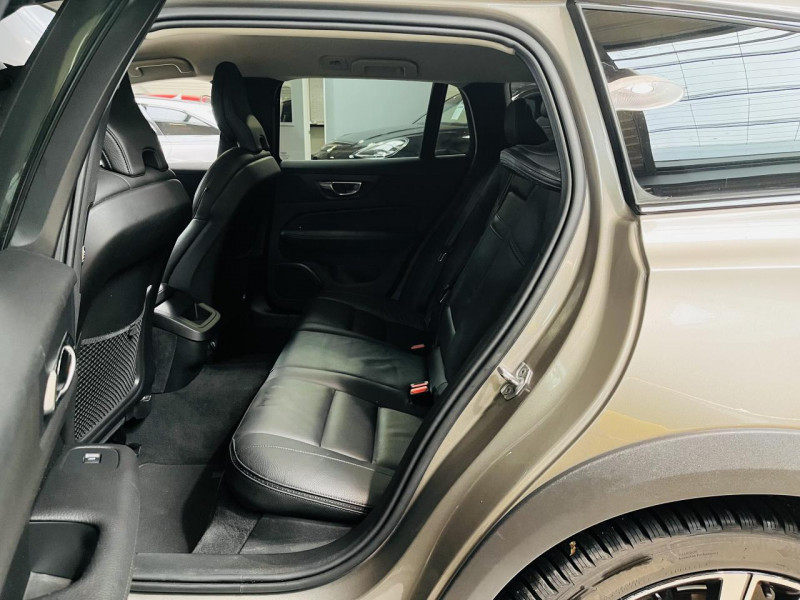 Photo 13 de l'offre de VOLVO V60 CROSS COUNTRY  D3 AWD 150 ch Geartronic 8 Pro à 33990€ chez Occasions Champenoises
