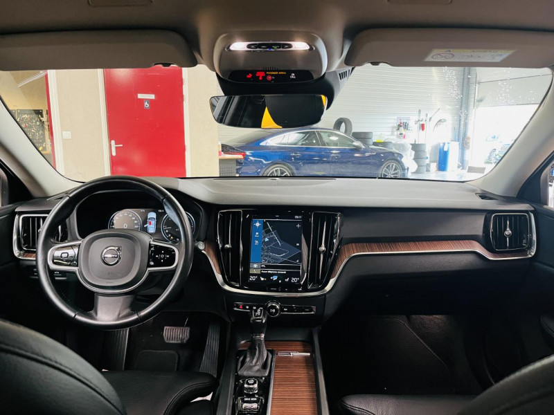 Photo 3 de l'offre de VOLVO V60 CROSS COUNTRY  D3 AWD 150 ch Geartronic 8 Pro à 33990€ chez Occasions Champenoises