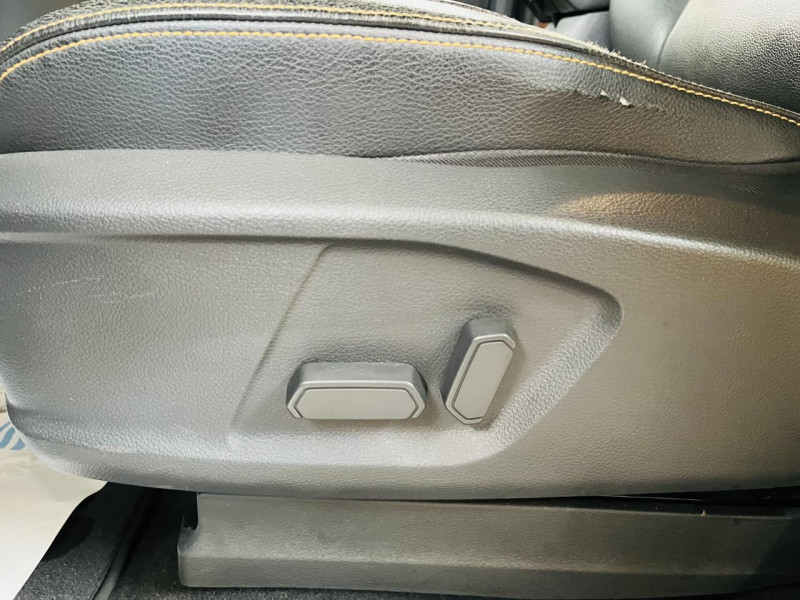 Photo 12 de l'offre de FORD RANGER DOUBLE CABINE  3.2 TDCi 200 4X4 BVA6 WILDTRAK à 29990€ chez Occasions Champenoises