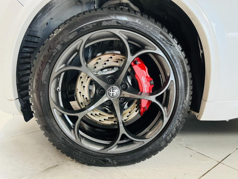 Photo 25 de l'offre de ALFA ROMEO STELVIO 2.9 V6 510ch AT8 Quadrifoglio à 47990€ chez Occasions Champenoises