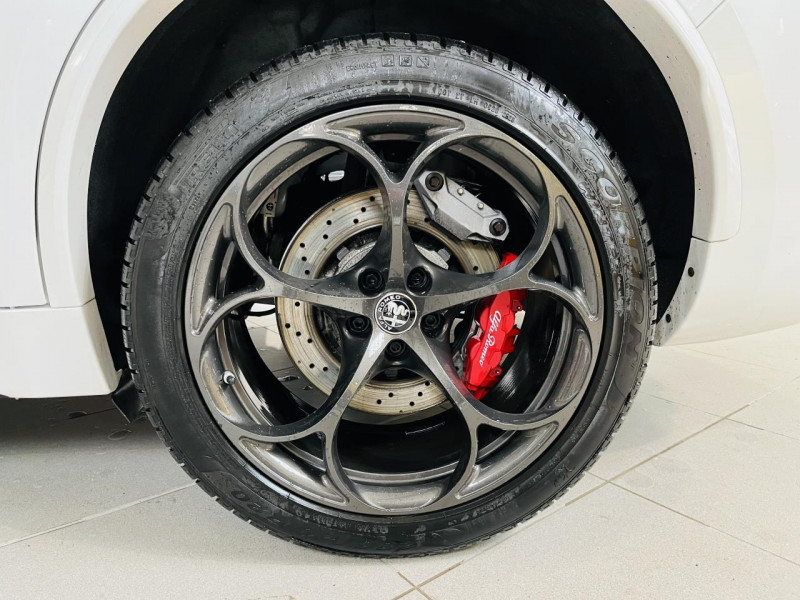 Photo 26 de l'offre de ALFA ROMEO STELVIO 2.9 V6 510ch AT8 Quadrifoglio à 47990€ chez Occasions Champenoises