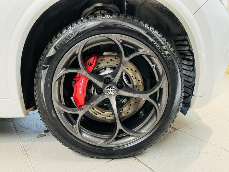 Photo 28 de l'offre de ALFA ROMEO STELVIO 2.9 V6 510ch AT8 Quadrifoglio à 47990€ chez Occasions Champenoises