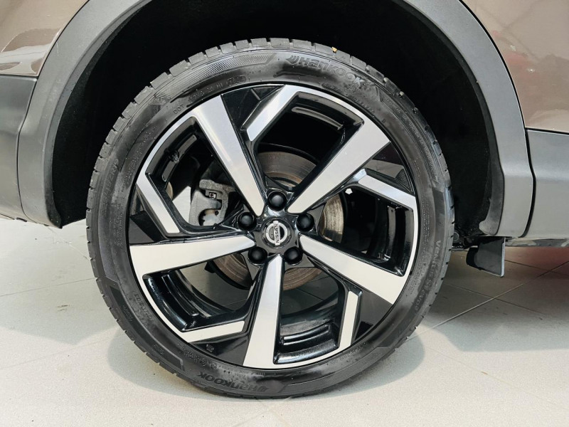 Photo 23 de l'offre de NISSAN QASHQAI 1.3 DIG-T 140 Tekna à 15990€ chez Occasions Champenoises