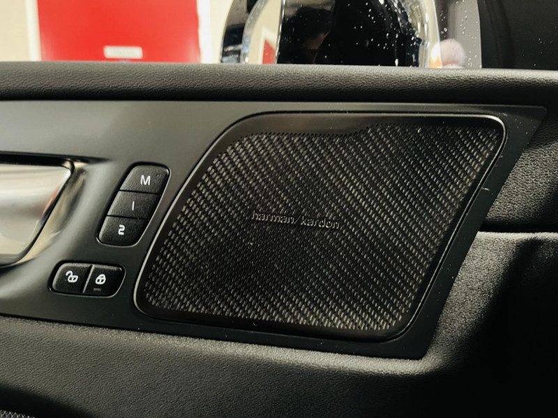 Photo 12 de l'offre de VOLVO XC60  B5 AWD 235 ch Geartronic 8 R-Design à 35990€ chez Occasions Champenoises