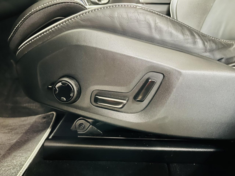 Photo 11 de l'offre de VOLVO XC60  B5 AWD 235 ch Geartronic 8 R-Design à 35990€ chez Occasions Champenoises