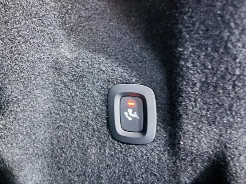 Photo 17 de l'offre de VOLVO XC60  B5 AWD 235 ch Geartronic 8 R-Design à 35990€ chez Occasions Champenoises