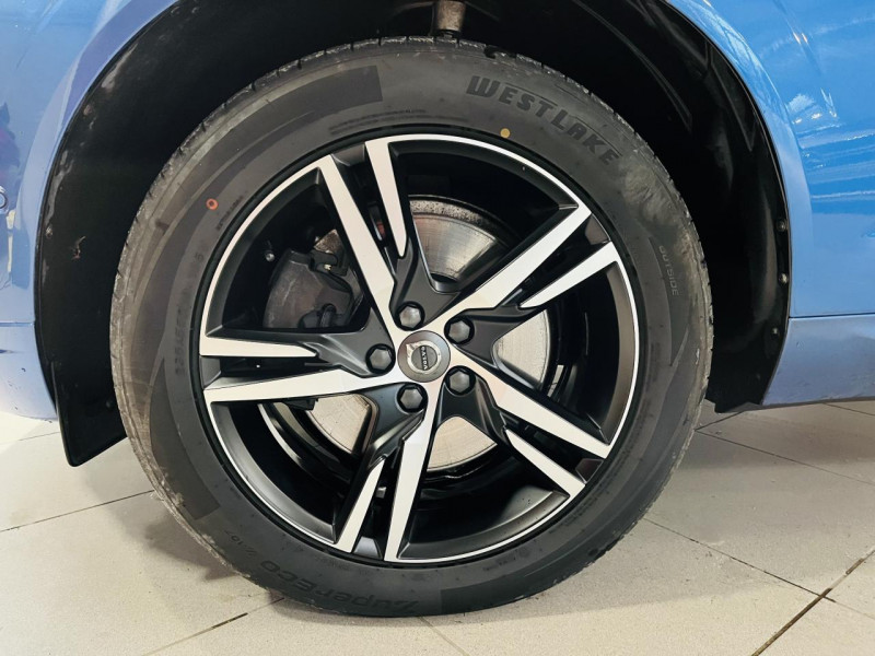 Photo 24 de l'offre de VOLVO XC60  B5 AWD 235 ch Geartronic 8 R-Design à 35990€ chez Occasions Champenoises
