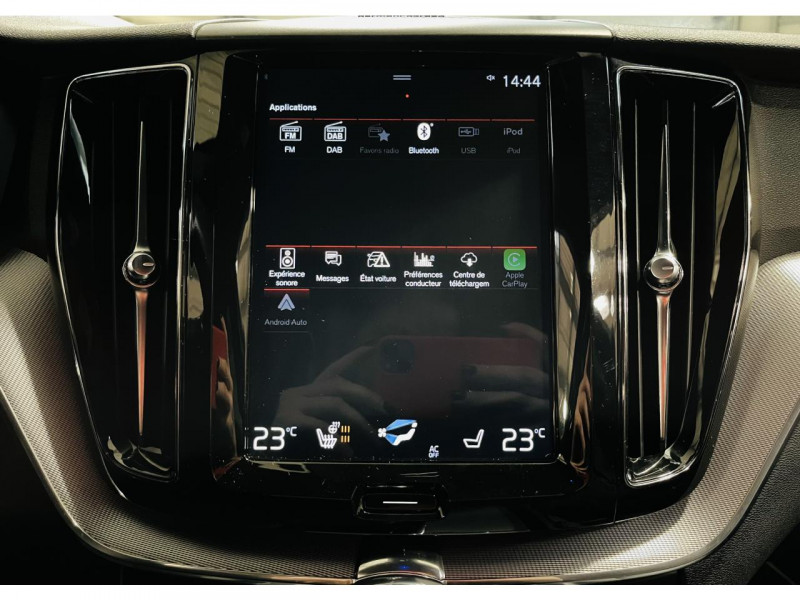 Photo 7 de l'offre de VOLVO XC60  B5 AWD 235 ch Geartronic 8 R-Design à 35990€ chez Occasions Champenoises
