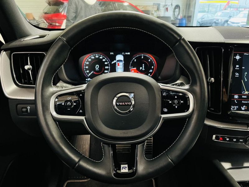 Photo 4 de l'offre de VOLVO XC60  B5 AWD 235 ch Geartronic 8 R-Design à 35990€ chez Occasions Champenoises