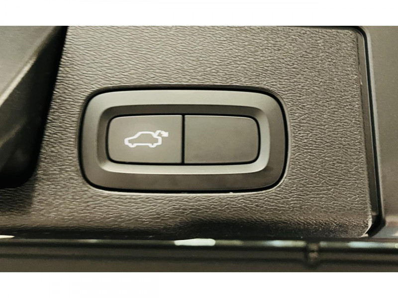 Photo 16 de l'offre de VOLVO XC60  B5 AWD 235 ch Geartronic 8 R-Design à 35990€ chez Occasions Champenoises