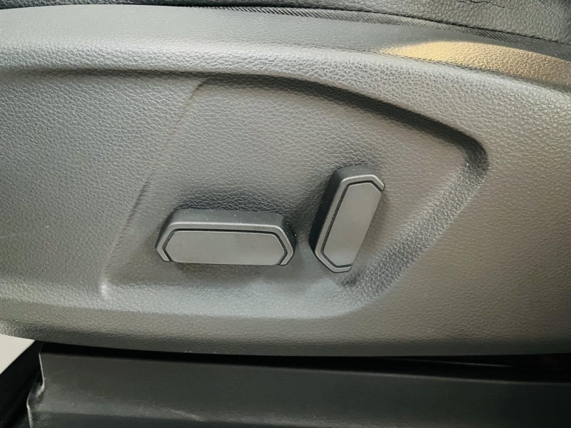 Photo 11 de l'offre de FORD RANGER DOUBLE CABINE  3.2 TDCi 200 4X4 BVA6 WILDTRAK à 30990€ chez Occasions Champenoises