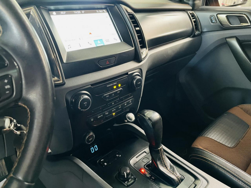 Photo 5 de l'offre de FORD RANGER DOUBLE CABINE  3.2 ECOBLUE 200 4X4 BV6 WILDTRAK à 29990€ chez Occasions Champenoises