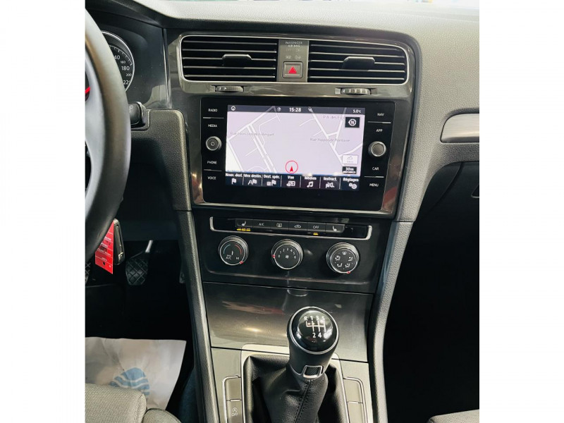 Photo 6 de l'offre de VOLKSWAGEN GOLF 1.4 TSI 125 BlueMotion Technology Confortline à 13990€ chez Occasions Champenoises