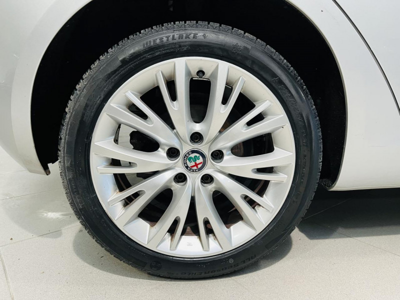 Photo 19 de l'offre de ALFA ROMEO GIULIETTA Série 2 1.6 JTDm 120 ch S&S Super à 12990€ chez Occasions Champenoises