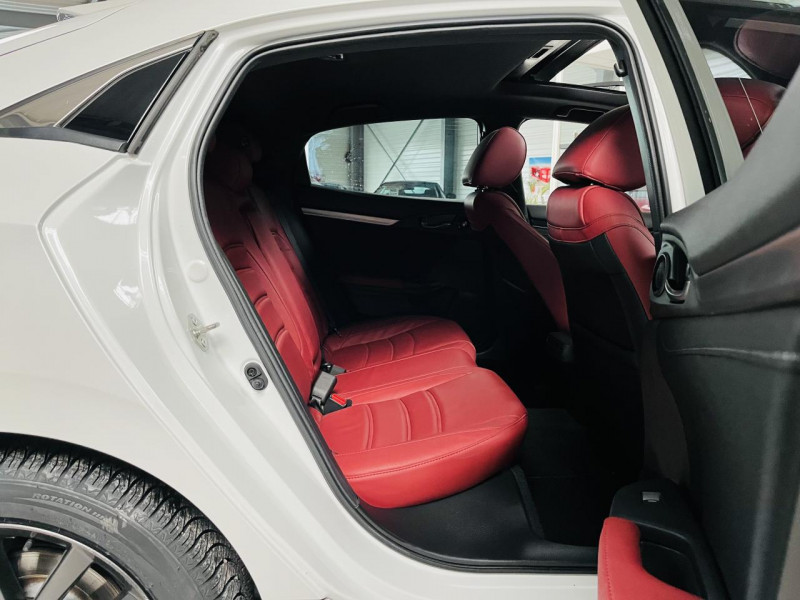 Photo 16 de l'offre de HONDA CIVIC 1.0 i-VTEC 126 CVT Exclusive Premium à 15990€ chez Occasions Champenoises